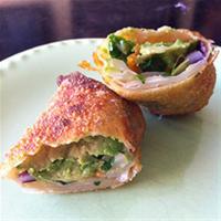 Avocado Wontons with Spicy Ranch Dip_image