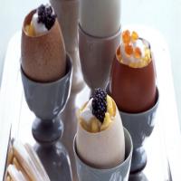 Scrambled Eggs with Creme Fraiche and Caviar in Eggshell Cups_image