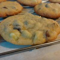 NESTLE® TOLL HOUSE® Mint Filled DelightFulls™ Chocolate Chip Cookies_image