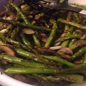 Baked Asparagus with Portobello Mushrooms and Thyme image