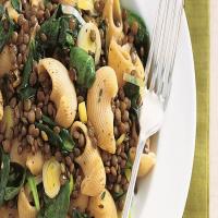 Whole-Wheat Pasta with Lentils, Spinach, and Leeks image