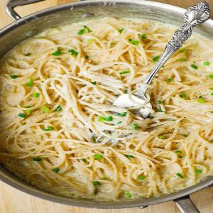 Creamy Four Cheese Garlic Spaghetti Sauce_image