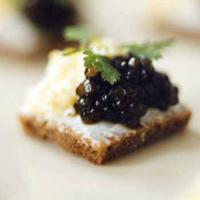 Caviar on Pumpernickel with Sour Cream_image