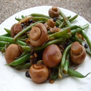 Haricots Verts With Mushrooms, Currants, and Sunflower Seeds image