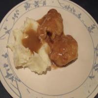 Gravy Smothered Chicken Thighs_image