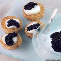 Toasted Brioche Rounds with Creme Fraiche and Caviar_image