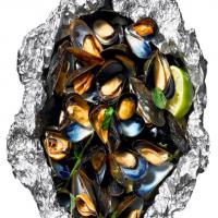 Spicy Steamed Mussels image