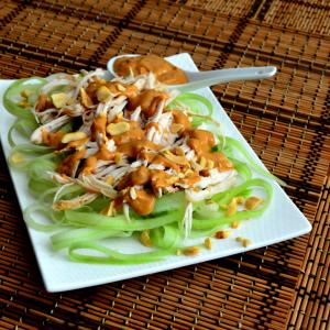 Cucumber Chicken Salad with Spicy Peanut Dressing_image