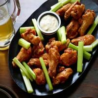 Buffalo Wings with Spicy Blue Cheese Sauce_image