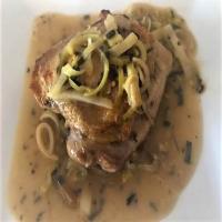 Chicken Thighs with Leek and Tarragon Pan Sauce_image