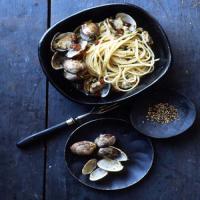 Linguine with Clams in Pepper Broth image
