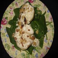 Pear Salad With Spinach, Blue Cheese, and Walnuts_image