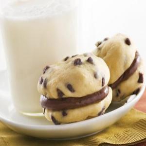 Mini Toll House Whoopie Pies_image
