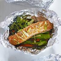 Grilled salmon & mango salad with coconut dressing_image
