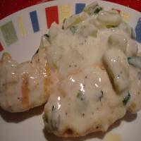 Grilled Chicken Breast With Yogurt and Cucumber Sauce_image
