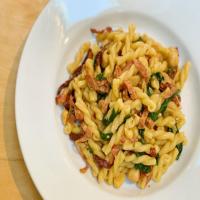 Pasta with Beans, Crispy Lunch Meat, Greens and Garlic_image