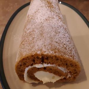 Pumpkin Cake Roll with Cream Cheese_image