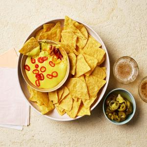 Beany queso dip & nachos_image