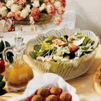 Quick Tossed Salad with Homemade Vinaigrette_image