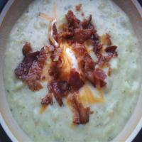 Slow Cooker Creamy Broccoli Cheese Soup_image