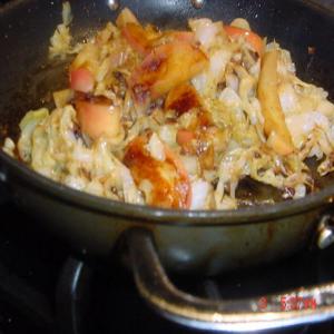 BONNIE'S BRAISED CABBAGE WITH RED APPLES AND WINE_image