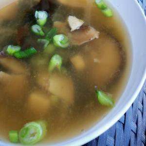 Sunday's Hearty Miso Soup (Tofu, Seaweed, Mushrooms, Etc.) image