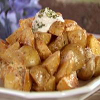 Barbeque Roasted Potatoes with Sour Cream Bacon Sauce_image