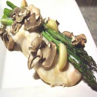 Garlic Chicken With Asparagus and Mushrooms image