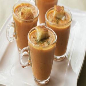 Tomato Soup with Cheese Croutons_image