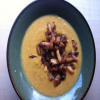 Butternut Squash Soup With Red Onion-Apple Topping_image
