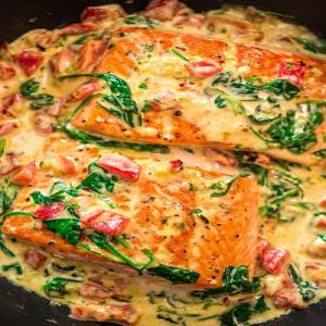 Salmon in Roasted Pepper Sauce_image