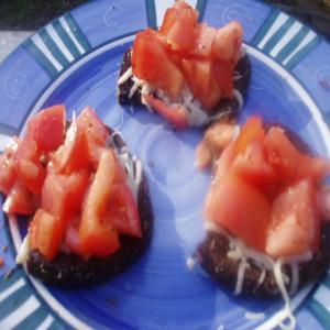 Bruschetta With Tomatoes and Basil_image