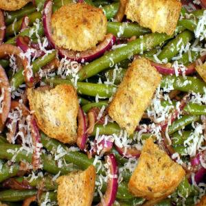Balsamic Green Bean & Red Onion Salad W/ Multigrain Croutons_image
