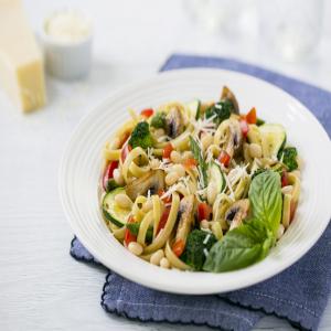 Linguine With White Beans and Vegetables_image