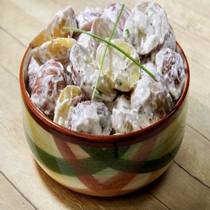 Red Potato Salad with Sour Cream and Chives_image