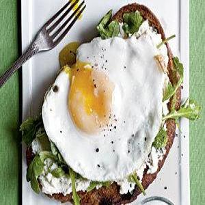 Open-Faced Sandwiches with Ricotta, Arugula, and Fried Egg_image