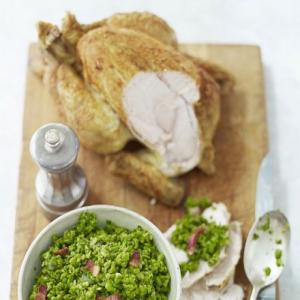 Curry-spiced chicken with a tartare of peas image