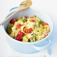 Crab and cherry tomato pasta with basil and lemon_image
