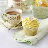 Lemon & poppyseed cupcakes image