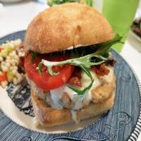 Simple and Delicious Chicken Burgers_image