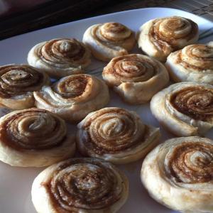 Simple Puff Pastry Cinnamon Rolls_image