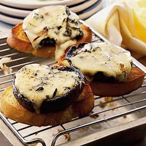 Mushroom melts with spinach salad image