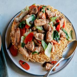 Crispy Pan-Fried Noodles with Chicken and Vegetables (Gai See Liang Mein Wong)_image