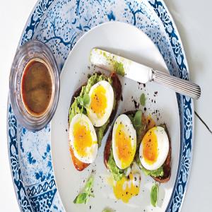 Green-Pea Pesto Toasts with Soft-Cooked Eggs_image