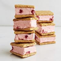 Creamy Raspberry Graham Frozen Sandwiches_image