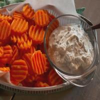 Crinkle-Cut Carrots with Zesty Herb Dip_image