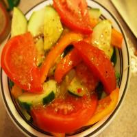 Garden Salad With Italian Dressing_image