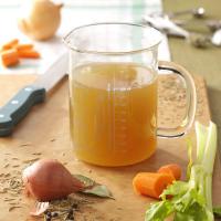 Pressure-Cooker Homemade Chicken Broth_image