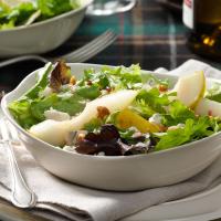 Gorgonzola-Pear Mesclun Salad_image