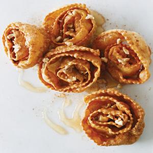 Spiral Fritters with Honey_image